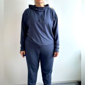 Light jogger sweat suit